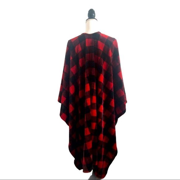 Soft & Cozy Company Buffalo Plaid Blanket Style Poncho Red & Black Check OSFM - Picture 2 of 6